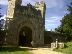 8-arundel-castle-gate